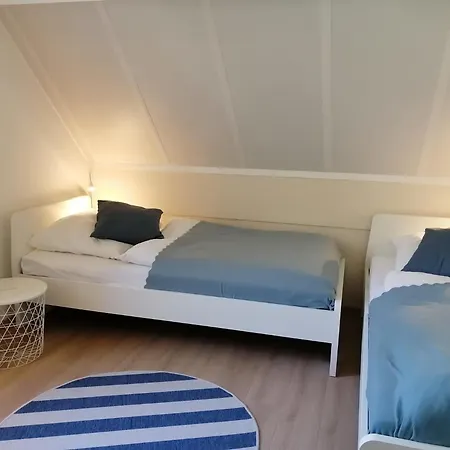 2004 In Σπίτι διακοπών